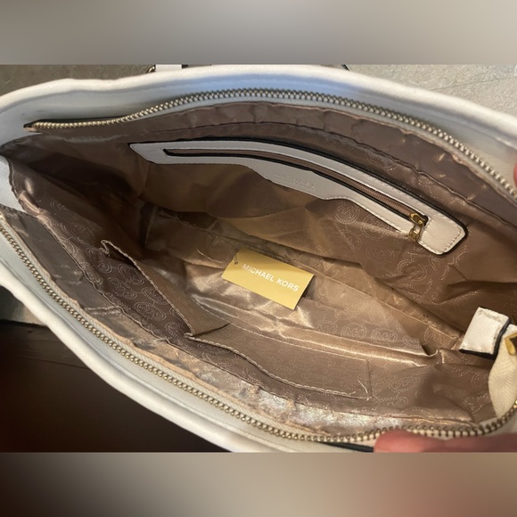 Michael Kors White Leather Jet Set Medium - Picture 5 of 6